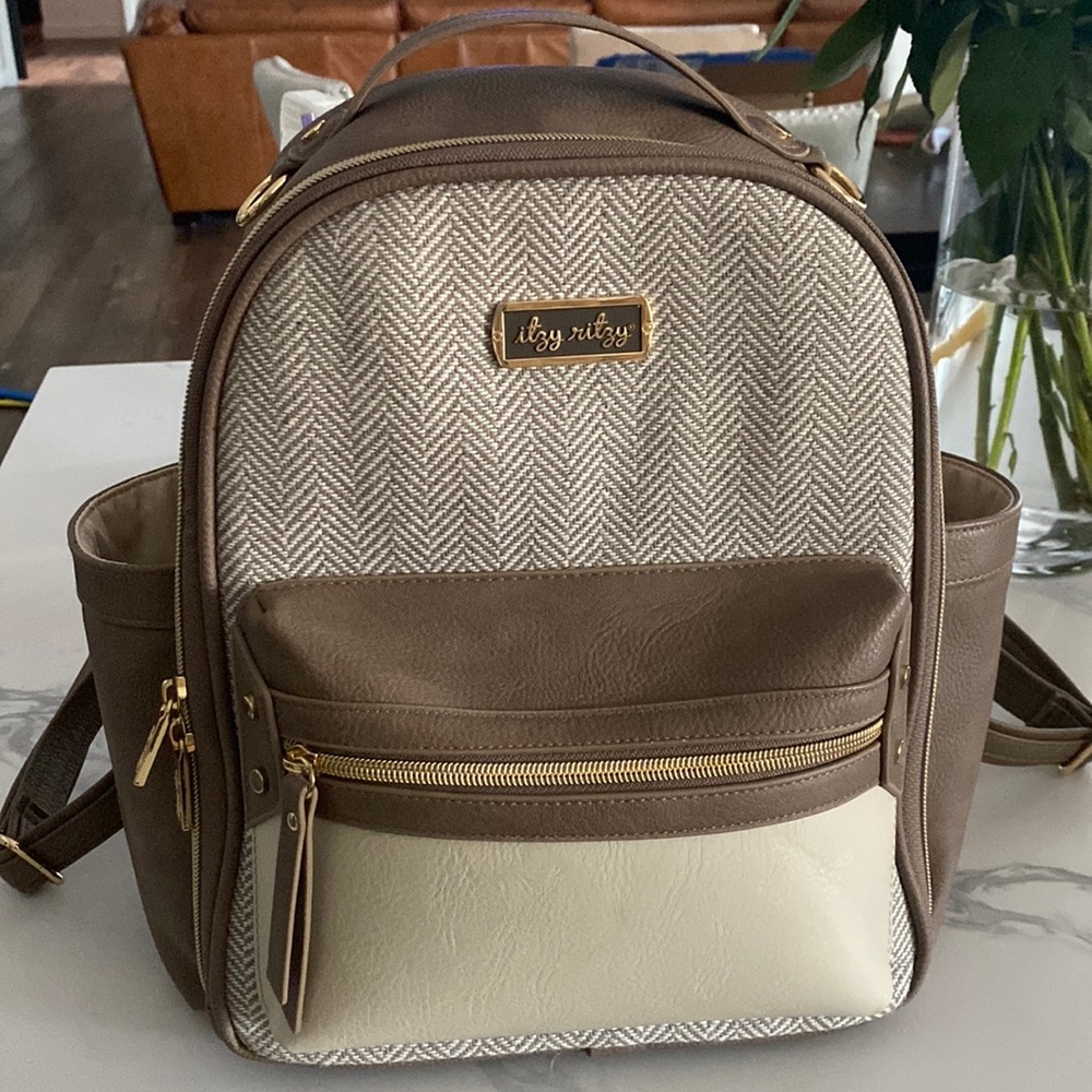 Itzy Ritzy diaper bag. Excellent like new condition.